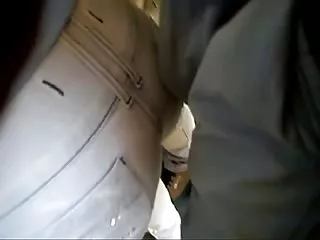 در ورودی فیلم سکسی اتاق خواب و به پایان می رسد در دست دختر.